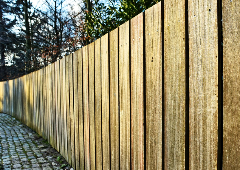 this image shows douglas fir fence in Granite Bay California