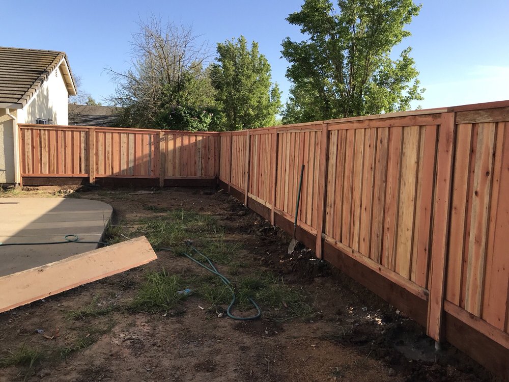 an image of redwood fence in Granite Bay, CA