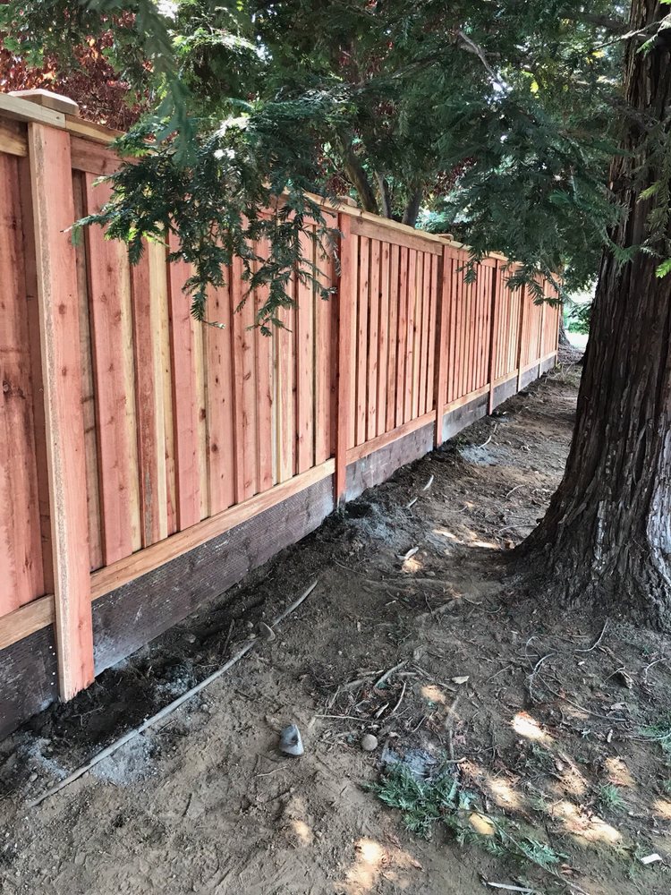 this is a picture of redwood fence in Granite Bay, CA